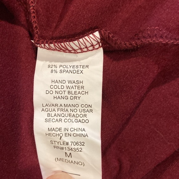 Maroon dress. - Picture 4 of 5